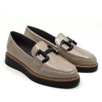 Pitillos mocassin Beige lakleer 5392